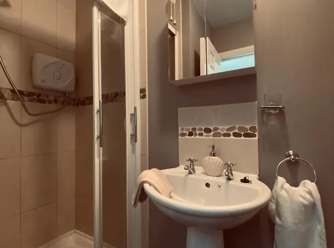 Гостевой дом Summer In Free Car Parking Included Кинсэйл